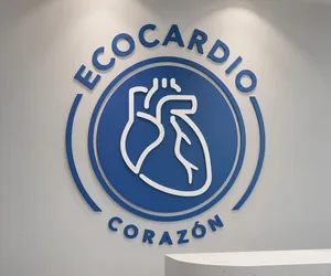 Isologo de Cardio Corazón en la recepción del consultorio